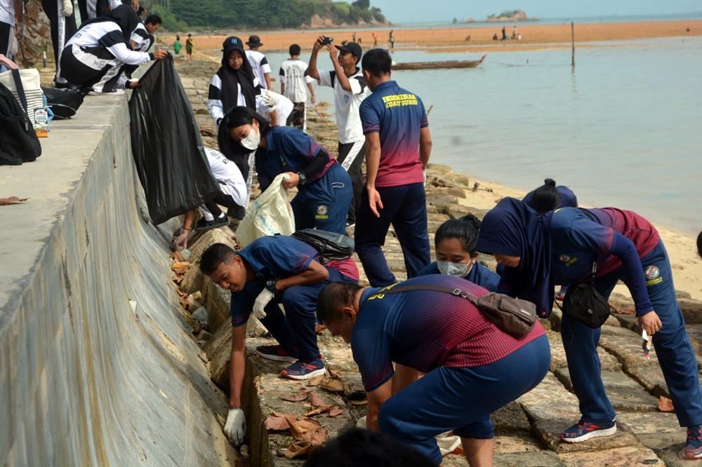 Bakamla RI Turut Ikuti Aksi World Cleanup Day di Pantai Bemban Nongsa Batam 1