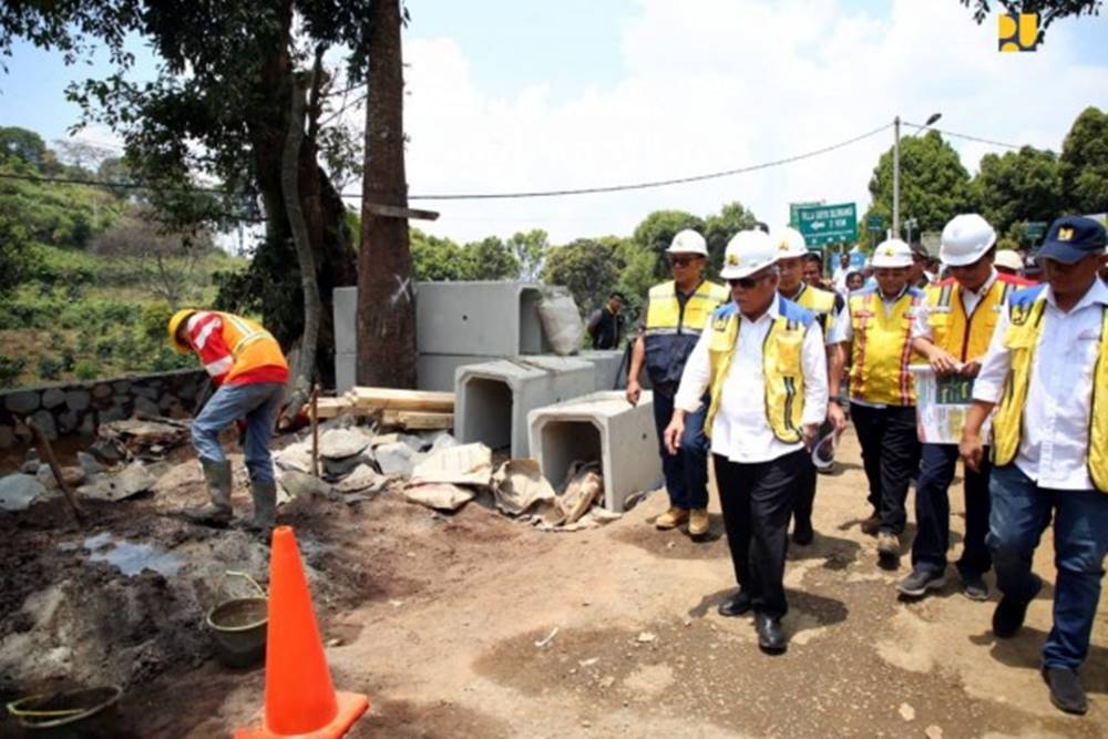 Laksanakan Inpres Jalan Daerah 2023, Kementerian PUPR Perbaiki Jalan Rusak pada Jalur Alternatif Puncak Jawa Barat 1